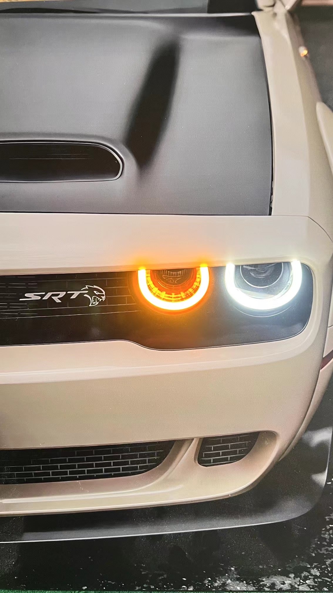 GearMoodz™️ LED Glow Frame - Dodge Challenger SRT Hellcat